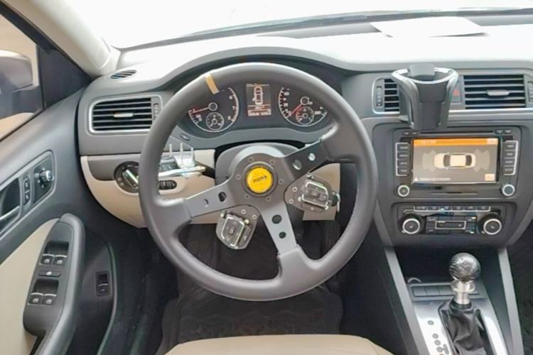 Used Volkswagen Sagitar 2012 1.8TSI Automatic Flagship Edition Steering Wheel
