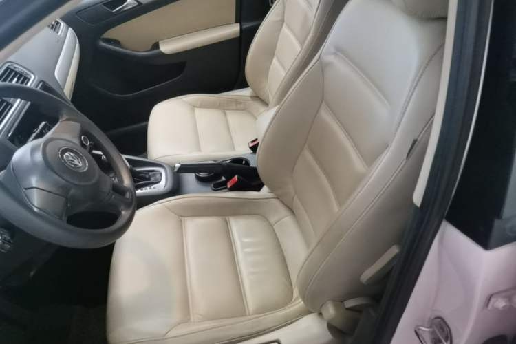 Used Volkswagen Sagitar 2012 1.6L Automatic Comfort Edition Left Front Seat