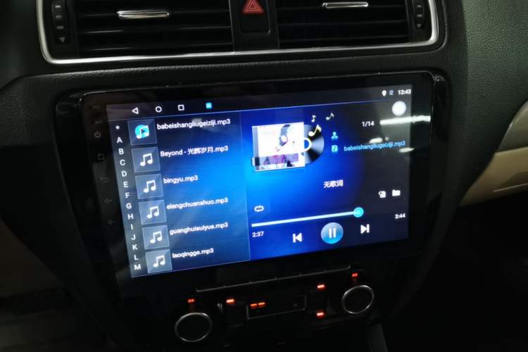 Used Volkswagen Sagitar 2012 1.4TSI Automatic Luxury Edition Audio And AC Panel