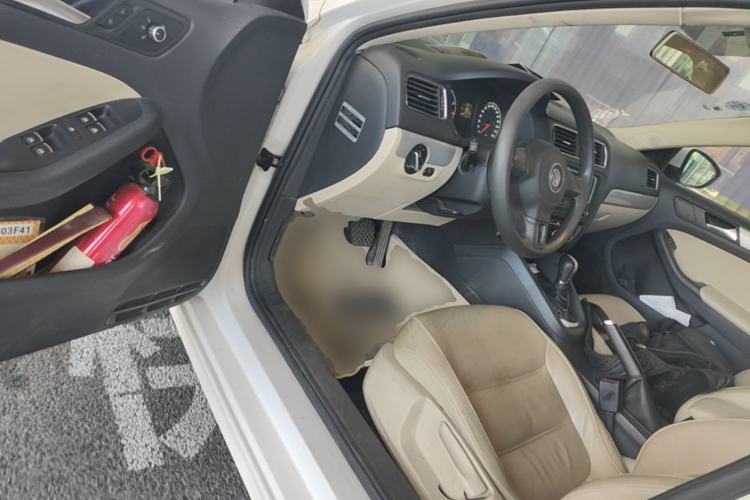 Used Volkswagen Sagitar 2012 1.6L Automatic Comfort Edition Driver Seat