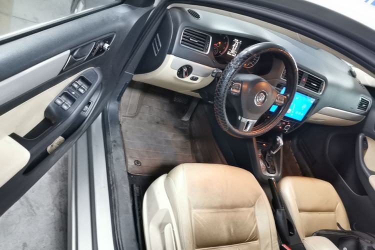 Used Volkswagen Sagitar 2012 1.4TSI Automatic Luxury Edition Driver Seat