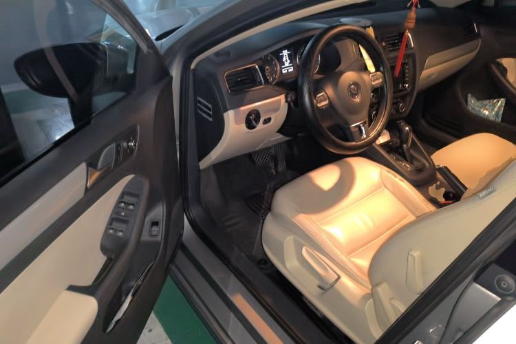 Used Volkswagen Sagitar 2012 1.4TSI Automatic Luxury Edition Driver Seat