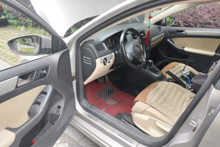 Used Volkswagen Sagitar 2012 1.4TSI Automatic Luxury Edition Driver Seat