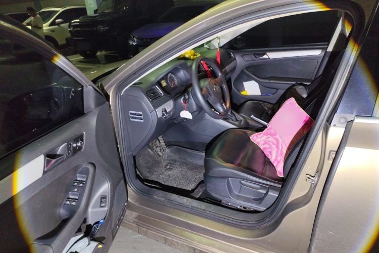 Used Volkswagen Sagitar 2012 1.6L Automatic Comfort Edition Driver Seat