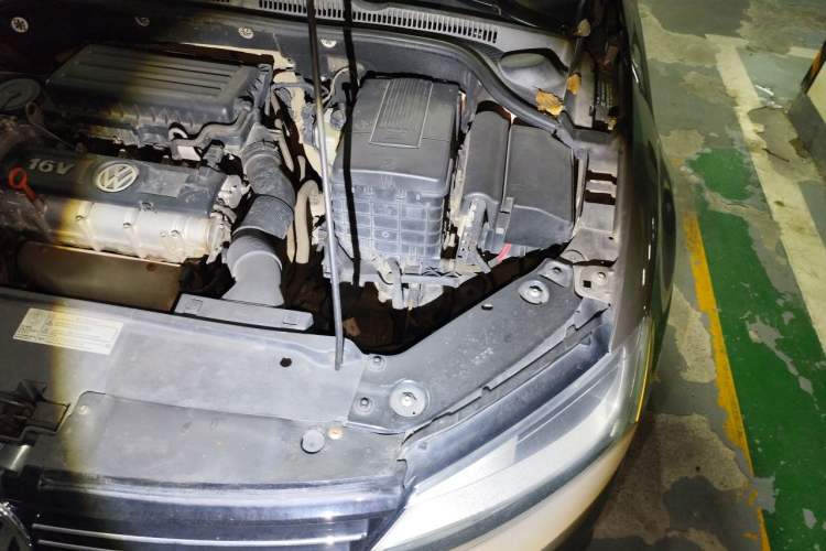 Used Volkswagen Sagitar 2012 1.6L Automatic Comfort Edition Engine Bay Left