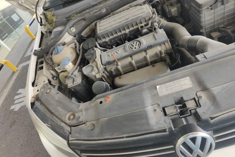 Used Volkswagen Sagitar 2012 1.6L Automatic Comfort Edition Engine Bay Right