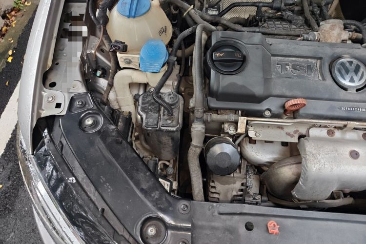 Used Volkswagen Sagitar 2012 1.4TSI Manual Luxury Model Engine Bay Right