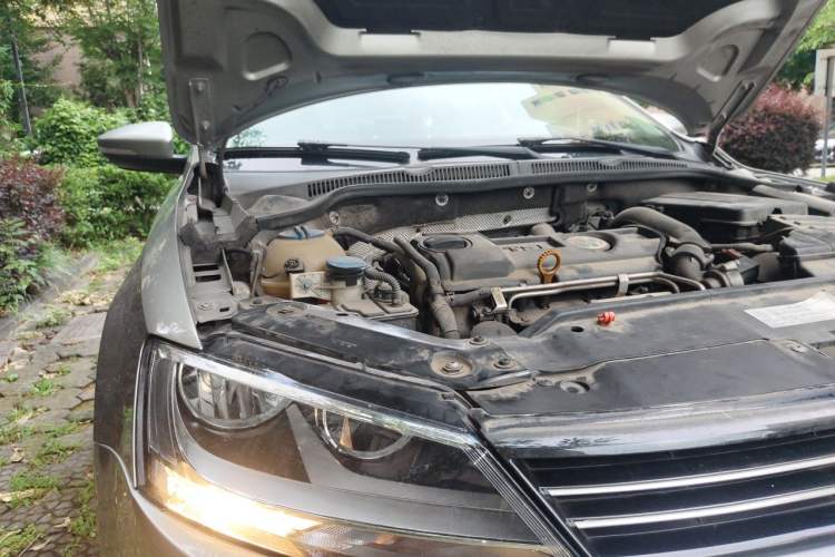 Used Volkswagen Sagitar 2012 1.4TSI Automatic Luxury Edition Engine Bay Right