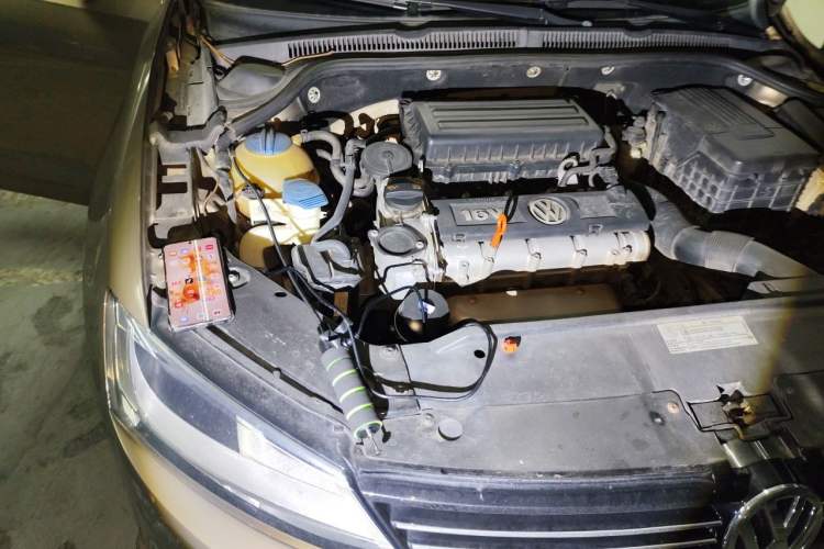 Used Volkswagen Sagitar 2012 1.6L Automatic Comfort Edition Engine Bay Right
