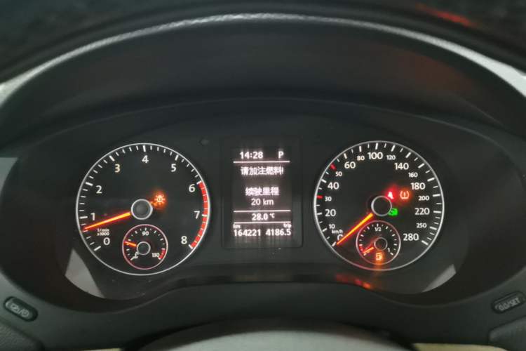 Used Volkswagen Sagitar 2012 1.4TSI Automatic Luxury Edition Instrument Cluster