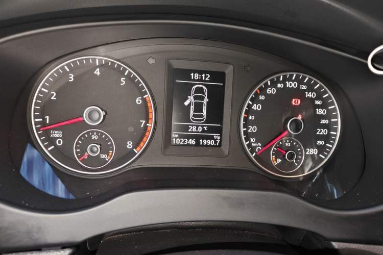Used Volkswagen Sagitar 2012 1.4TSI Manual Luxury Model Instrument Cluster