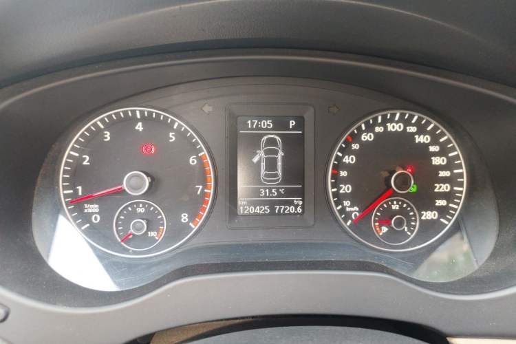 Used Volkswagen Sagitar 2012 1.4TSI Automatic Luxury Edition Instrument Cluster