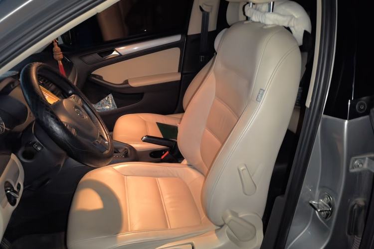 Used Volkswagen Sagitar 2012 1.4TSI Automatic Luxury Edition Left Front Seat