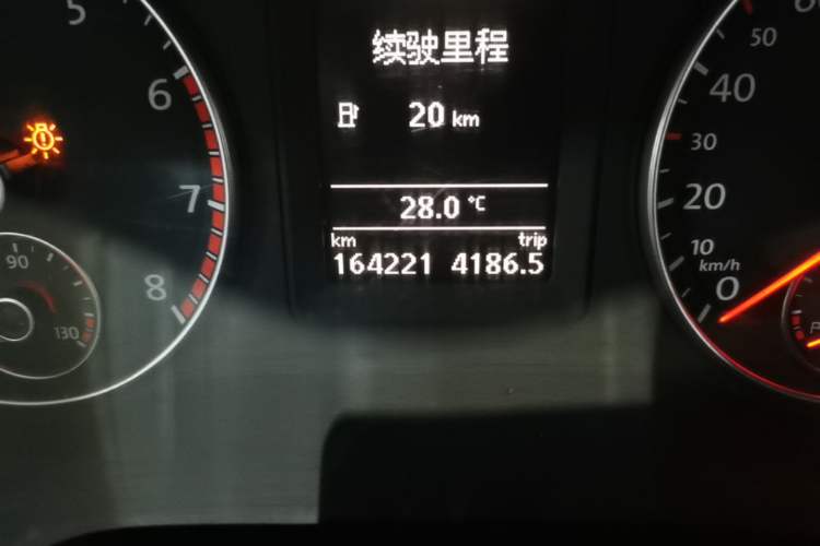 Used Volkswagen Sagitar 2012 1.4TSI Automatic Luxury Edition Odometer Close Up