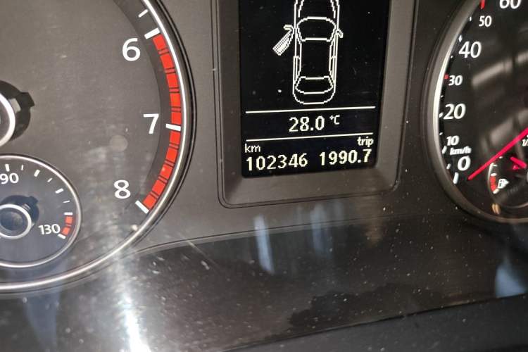 Used Volkswagen Sagitar 2012 1.4TSI Manual Luxury Model Odometer Close Up