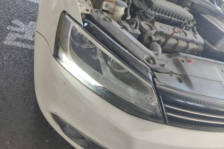 Used Volkswagen Sagitar 2012 1.6L Automatic Comfort Edition Right Front Headlight