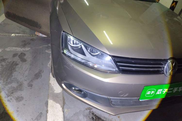 Used Volkswagen Sagitar 2012 1.6L Automatic Comfort Edition Right Front Headlight