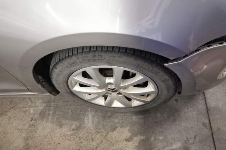 Used Volkswagen Sagitar 2012 1.4TSI Automatic Luxury Edition Right Front Wheel Hub