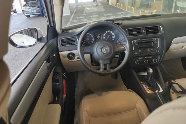 Used Volkswagen Sagitar 2012 1.6L Automatic Comfort Edition Steering Wheel