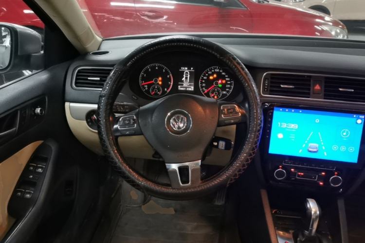 Used Volkswagen Sagitar 2012 1.4TSI Automatic Luxury Edition Steering Wheel
