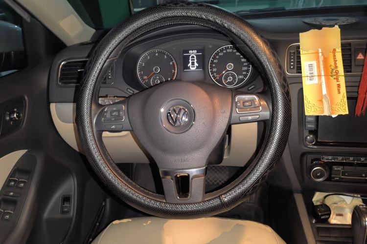 Used Volkswagen Sagitar 2012 1.4TSI Automatic Luxury Edition Steering Wheel