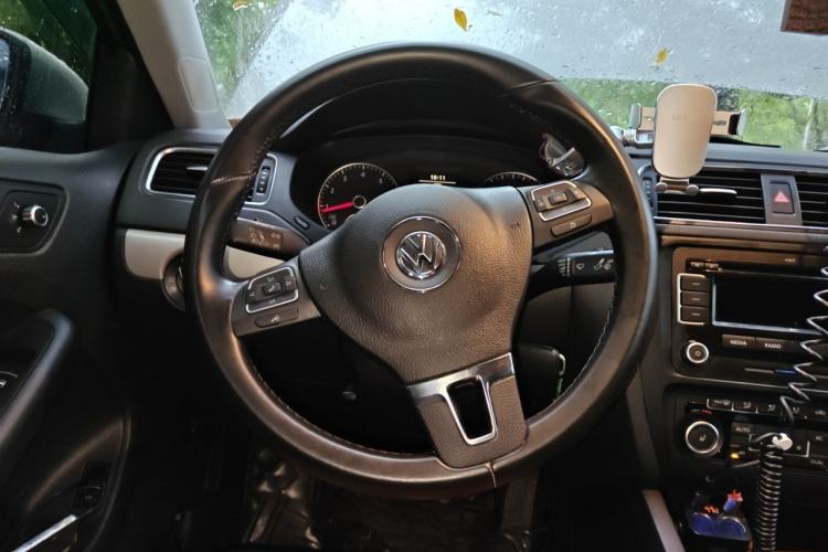 Used Volkswagen Sagitar 2012 1.4TSI Manual Luxury Model Steering Wheel