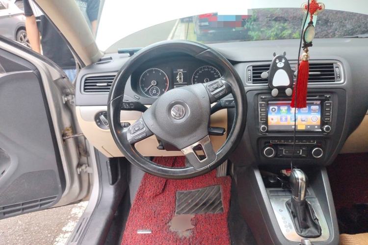 Used Volkswagen Sagitar 2012 1.4TSI Automatic Luxury Edition Steering Wheel