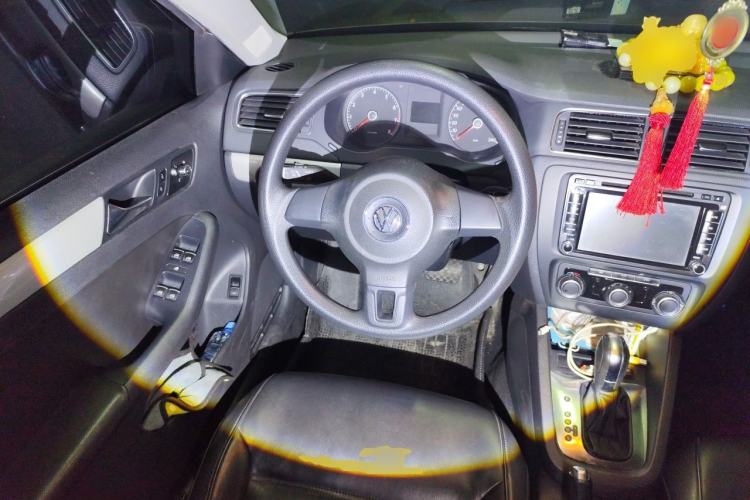 Used Volkswagen Sagitar 2012 1.6L Automatic Comfort Edition Steering Wheel