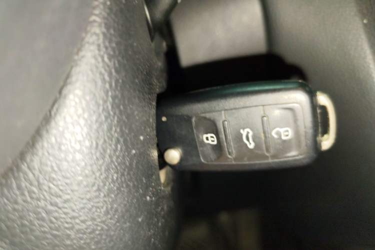 Used Volkswagen Sagitar 2012 1.6L Automatic Comfort Edition Vehicle Key