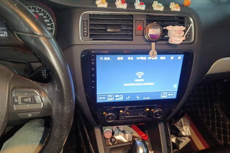 Used Volkswagen Sagitar 2012 1.4TSI Automatic Luxury Edition Audio And AC Panel