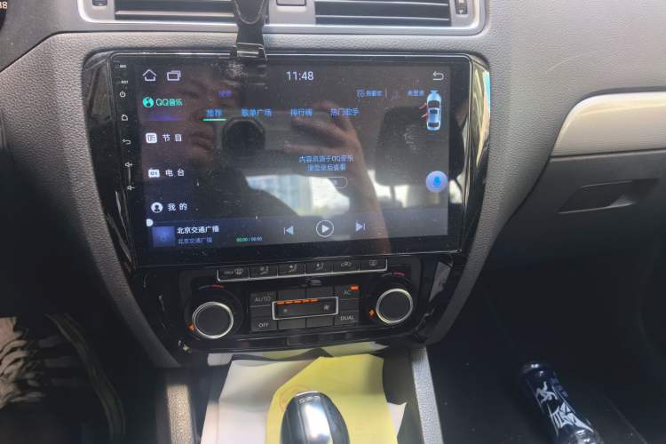 Used Volkswagen Sagitar 2012 1.4TSI Automatic Luxury Edition Audio And AC Panel