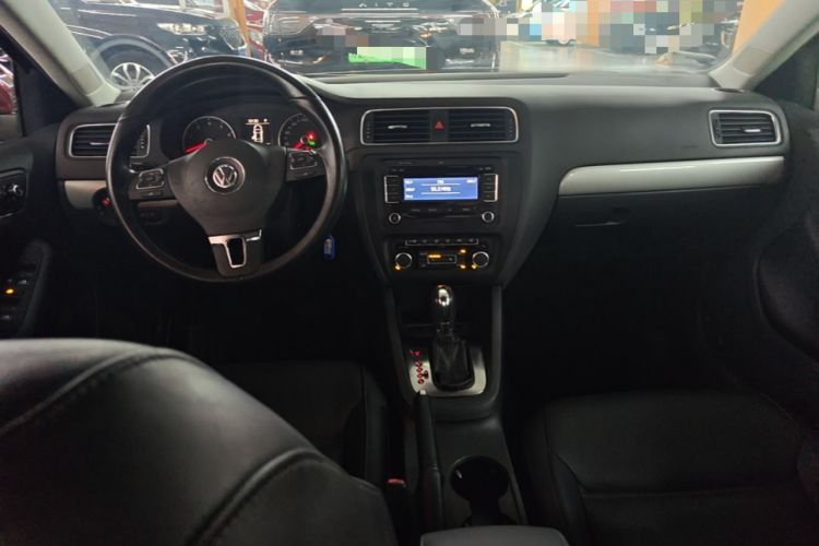 Used Volkswagen Sagitar 2012 1.4TSI Automatic Luxury Edition Center Console