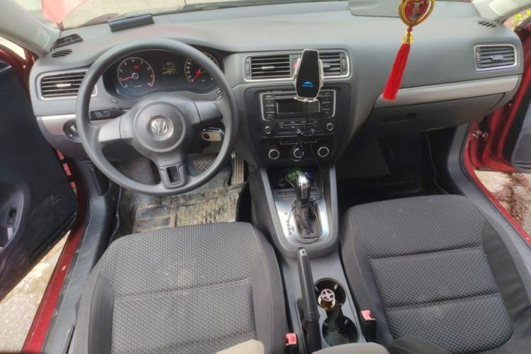 Used Volkswagen Sagitar 2012 1.6L Automatic Fashion Edition Center Console