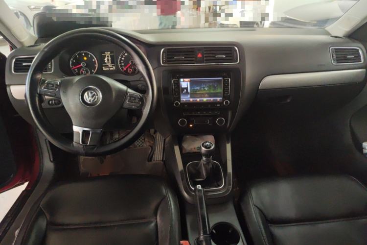Used Volkswagen Sagitar 2012 1.4TSI Manual Luxury Model Center Console
