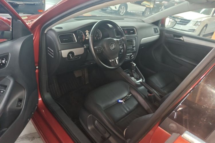 Used Volkswagen Sagitar 2012 1.4TSI Automatic Luxury Edition Driver Seat