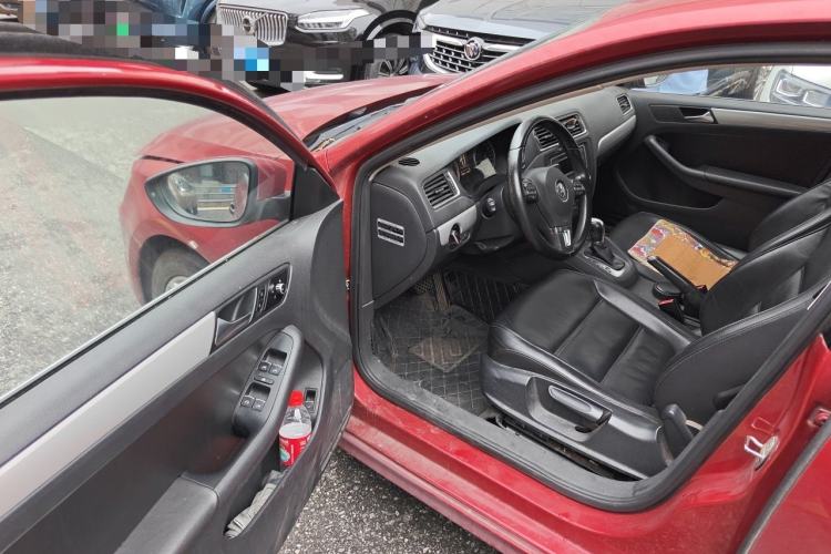 Used Volkswagen Sagitar 2012 1.4TSI Automatic Luxury Edition Driver Seat