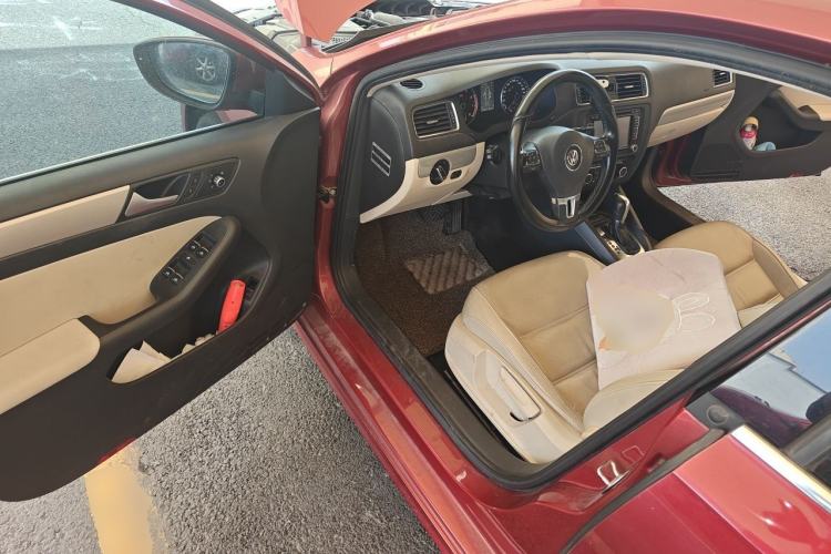 Used Volkswagen Sagitar 2012 1.4TSI Automatic Luxury Edition Driver Seat