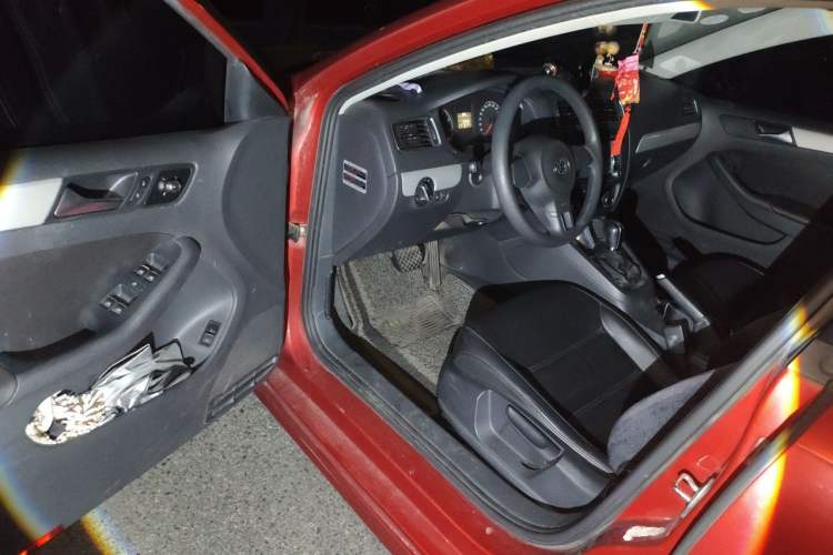 Used Volkswagen Sagitar 2012 1.6L Automatic Comfort Edition Driver Seat