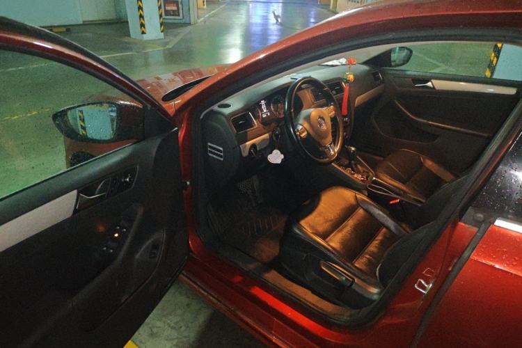 Used Volkswagen Sagitar 2012 1.4TSI Automatic Luxury Edition Driver Seat