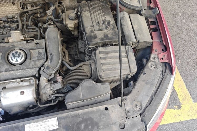 Used Volkswagen Sagitar 2012 1.4TSI Automatic Luxury Edition Engine Bay Left