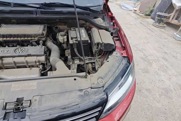 Used Volkswagen Sagitar 2012 1.6L Manual Comfort Model Engine Bay Left