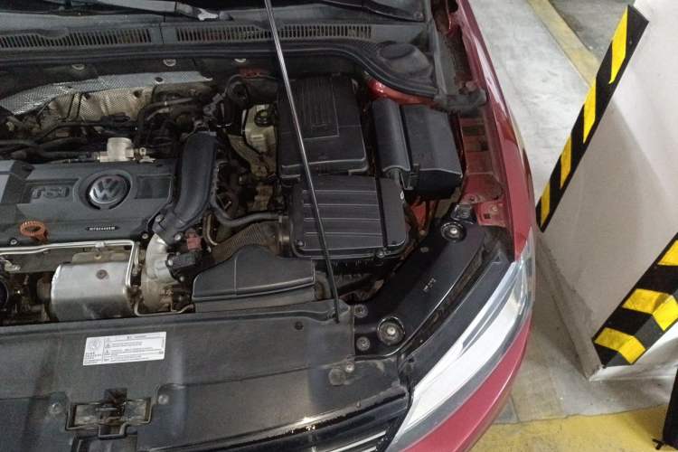 Used Volkswagen Sagitar 2012 1.4TSI Automatic Luxury Edition Engine Bay Left