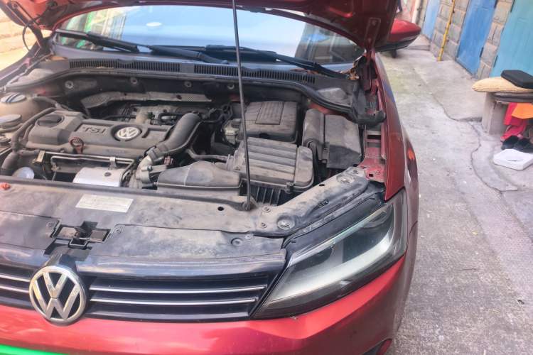 Used Volkswagen Sagitar 2012 1.4TSI Automatic Luxury Edition Engine Bay Left