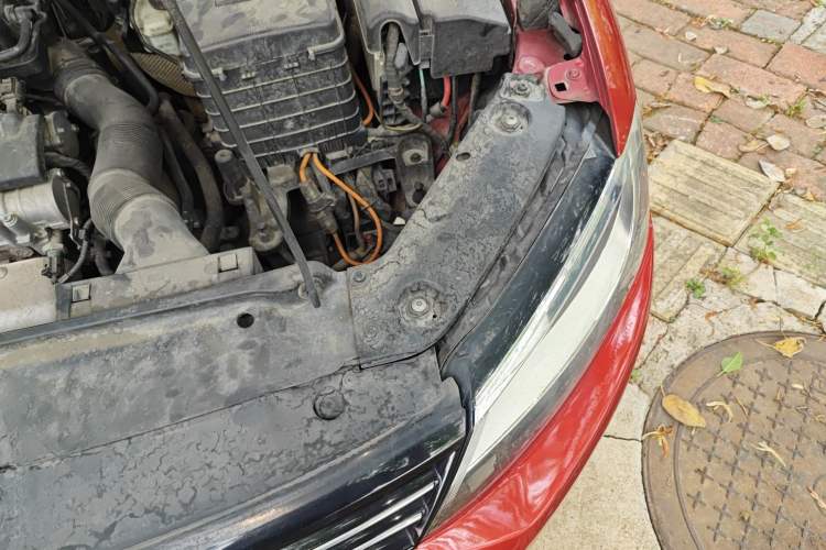 Used Volkswagen Sagitar 2012 1.6L Automatic Comfort Edition Engine Bay Left