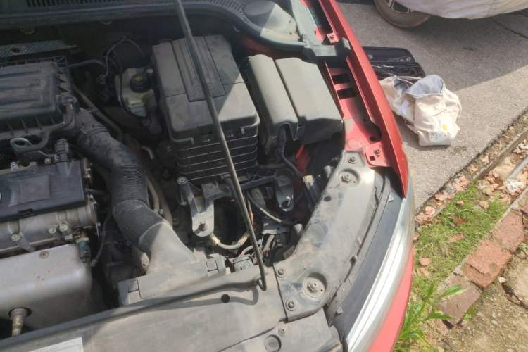 Used Volkswagen Sagitar 2012 1.6L Automatic Fashion Edition Engine Bay Left