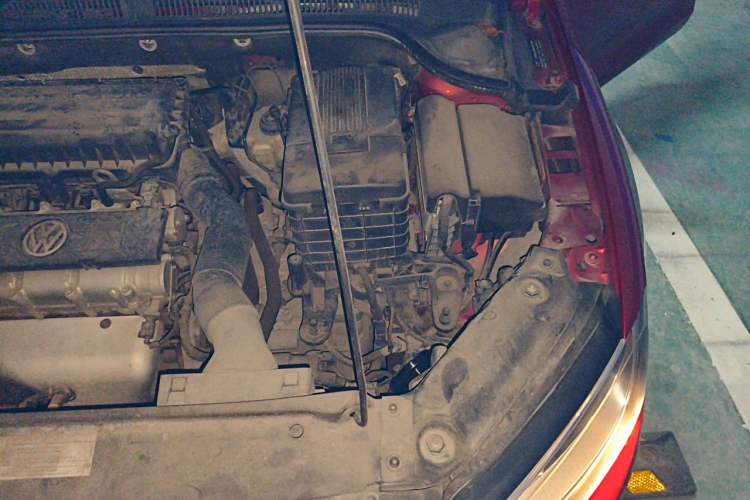 Used Volkswagen Sagitar 2012 1.6L Automatic Fashion Edition Engine Bay Left