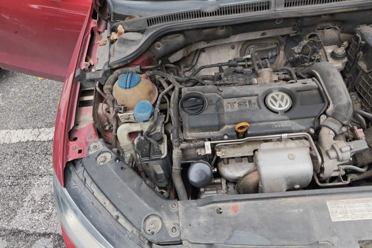 Used Volkswagen Sagitar 2012 1.4TSI Automatic Luxury Edition Engine Bay Right