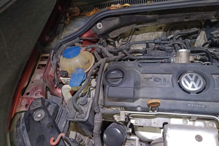 Used Volkswagen Sagitar 2012 1.4TSI Automatic Luxury Edition Engine Bay Right