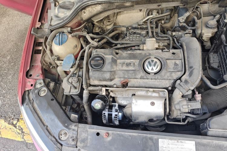 Used Volkswagen Sagitar 2012 1.4TSI Automatic Luxury Edition Engine Bay Right