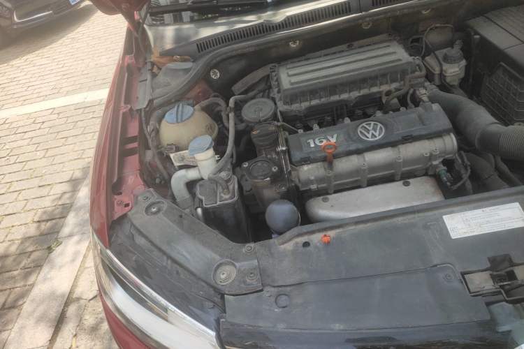 Used Volkswagen Sagitar 2012 1.6L Automatic Comfort Edition Engine Bay Right